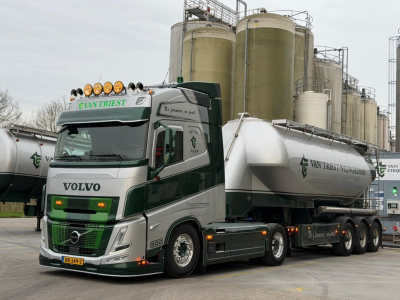 Vrachtwagen bij tankpark Lochem - Van Triest CirQlar is onderdeel van ForFarmers Nederland B.V