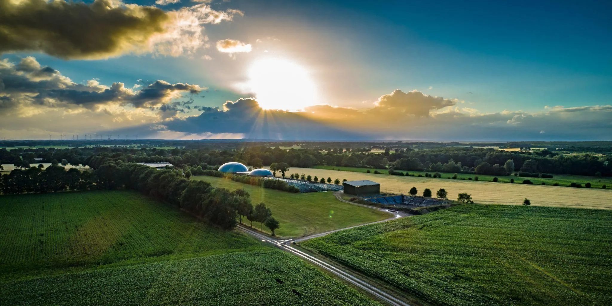 Boerderij met biogasinstallatie mestvergisting header news - ForFarmers Group (EN)