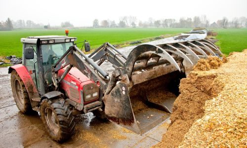 Trekker ruwvoer kuil - Tjoelker Fouragehandel