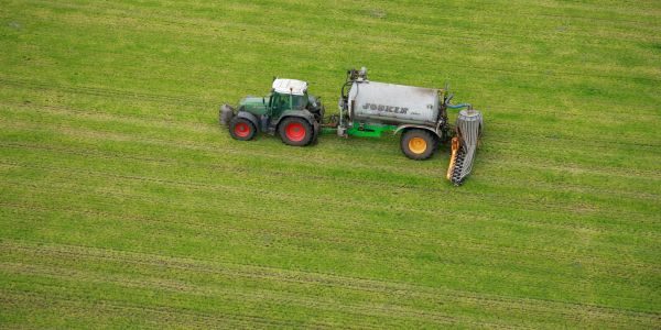 Bemesten grasland fl - Tjoelker Fouragehandel