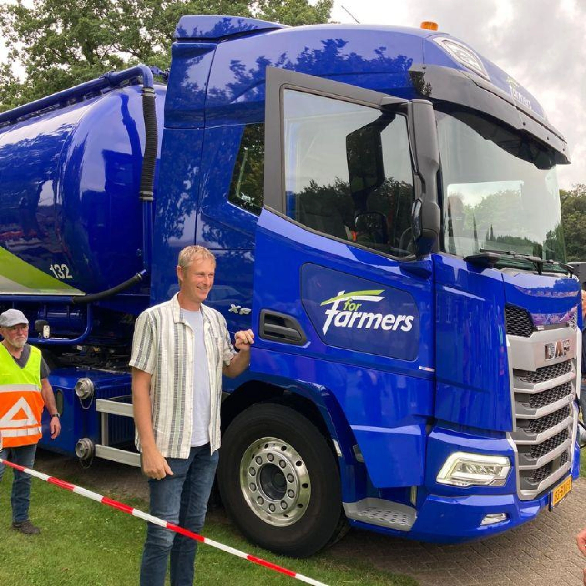 Rensen met FF vrachtwagen