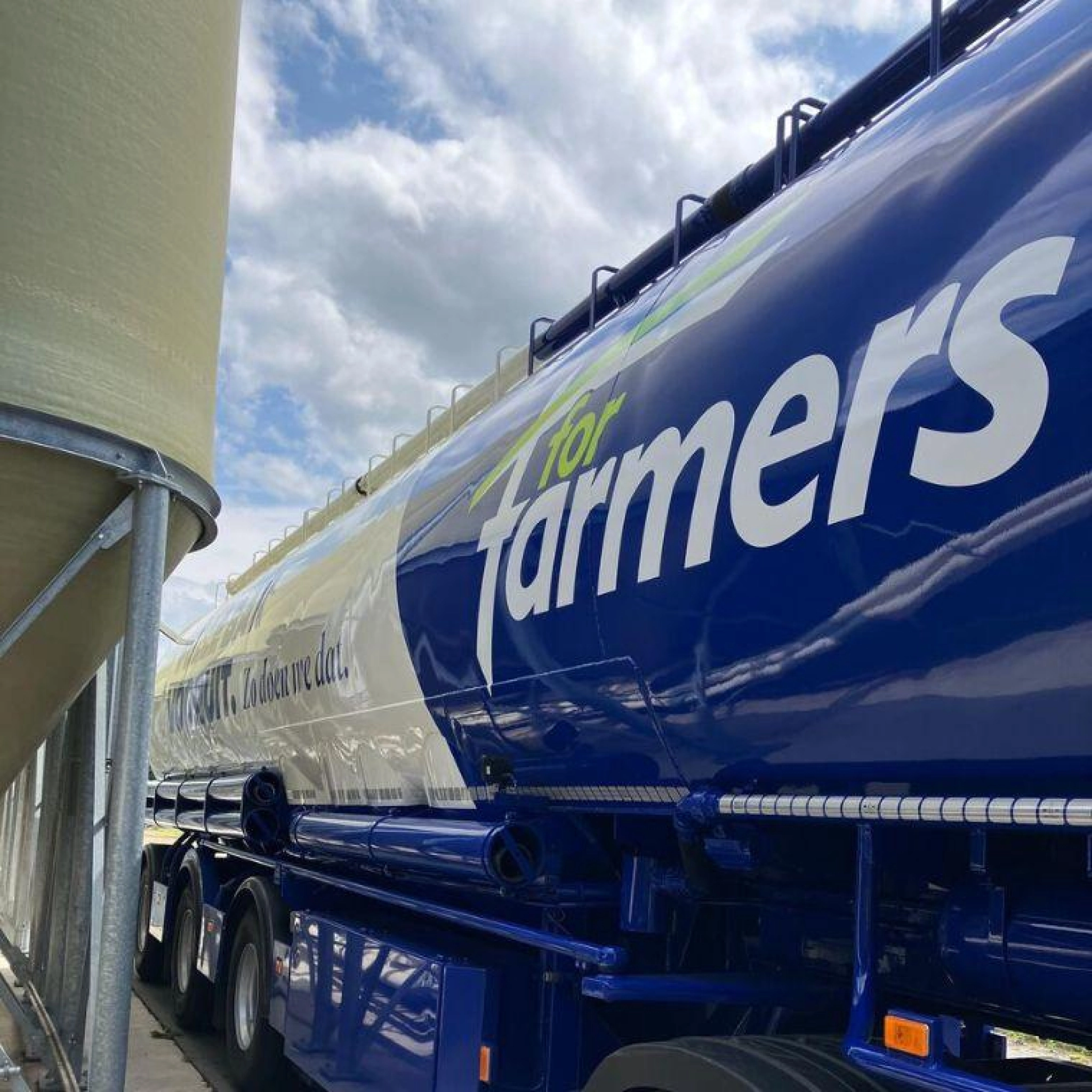 Vrachtwagen silo vierkant