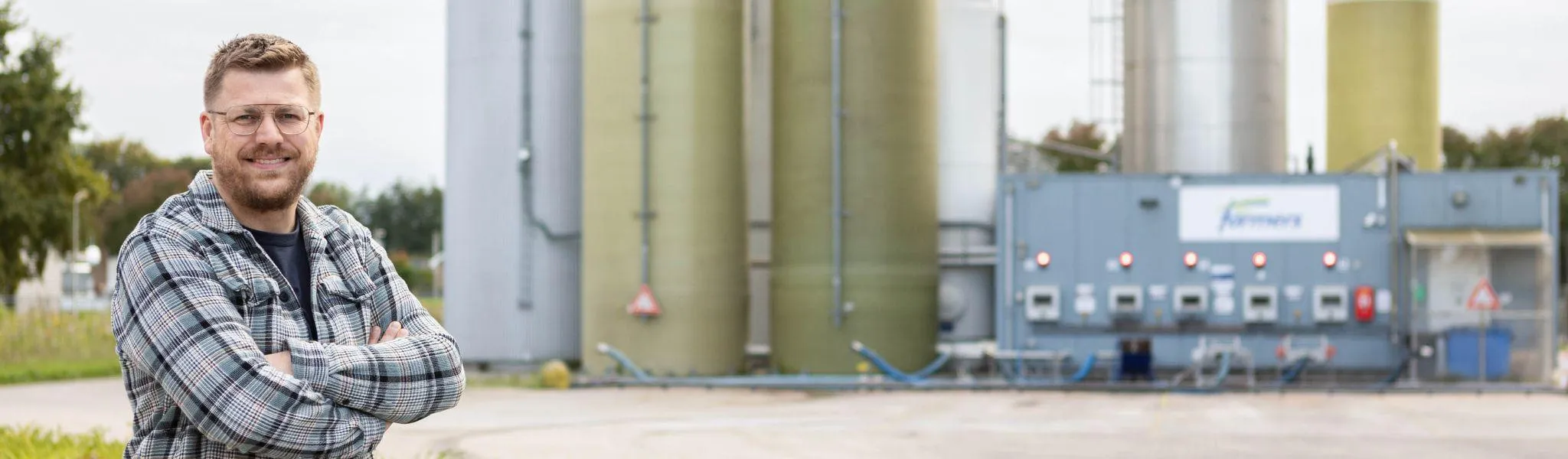 Maarten bij tankpark Header news 2048 600 5 - ForFarmers Nederland