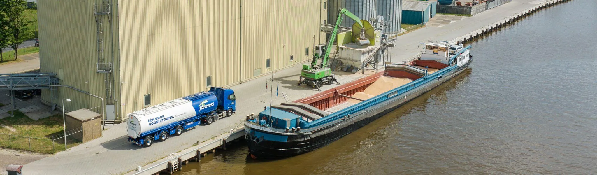 Bulkwagen en schip Header news 2048 600 4 - ForFarmers Nederland