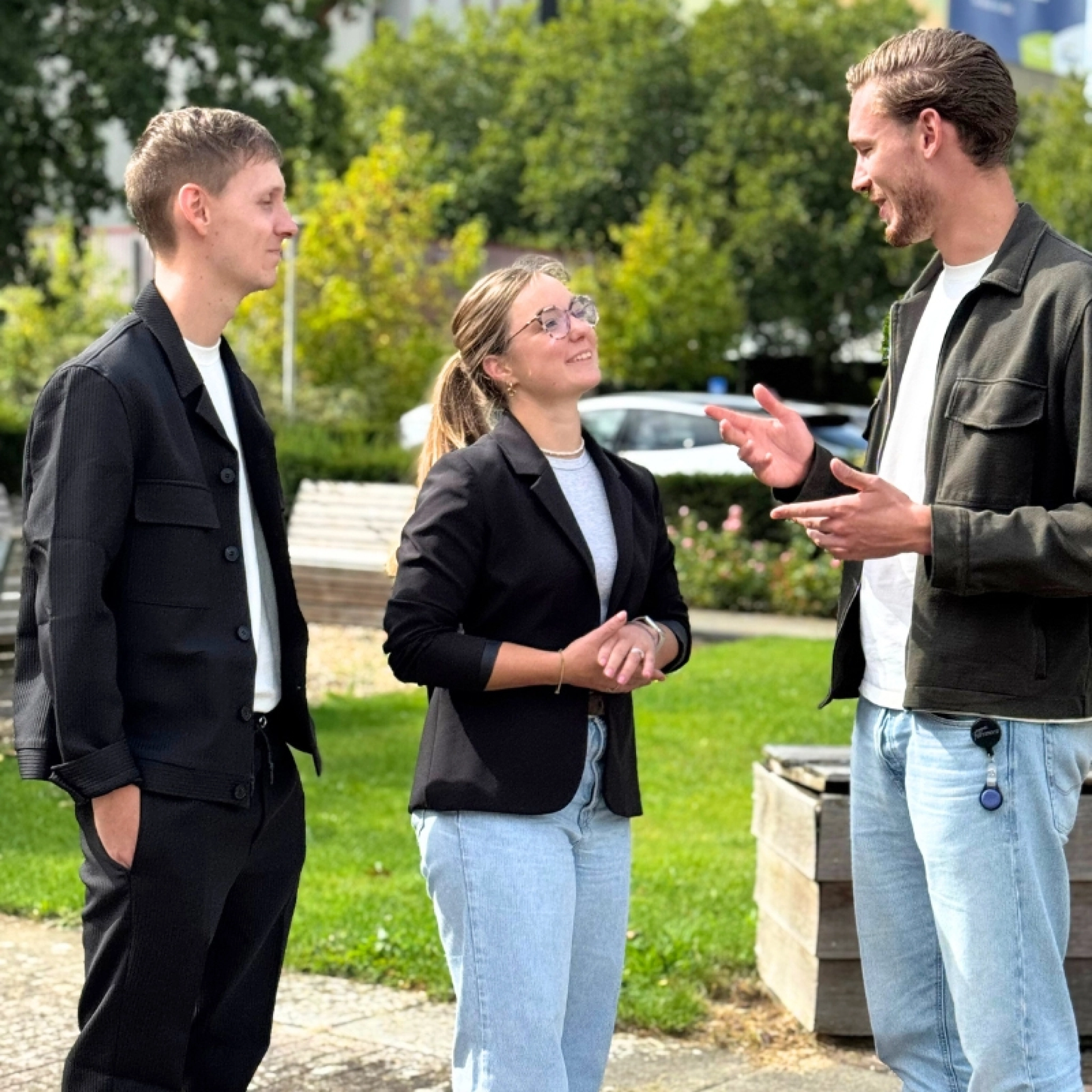 Stagiaire Visuals with content leftright 800 800 px