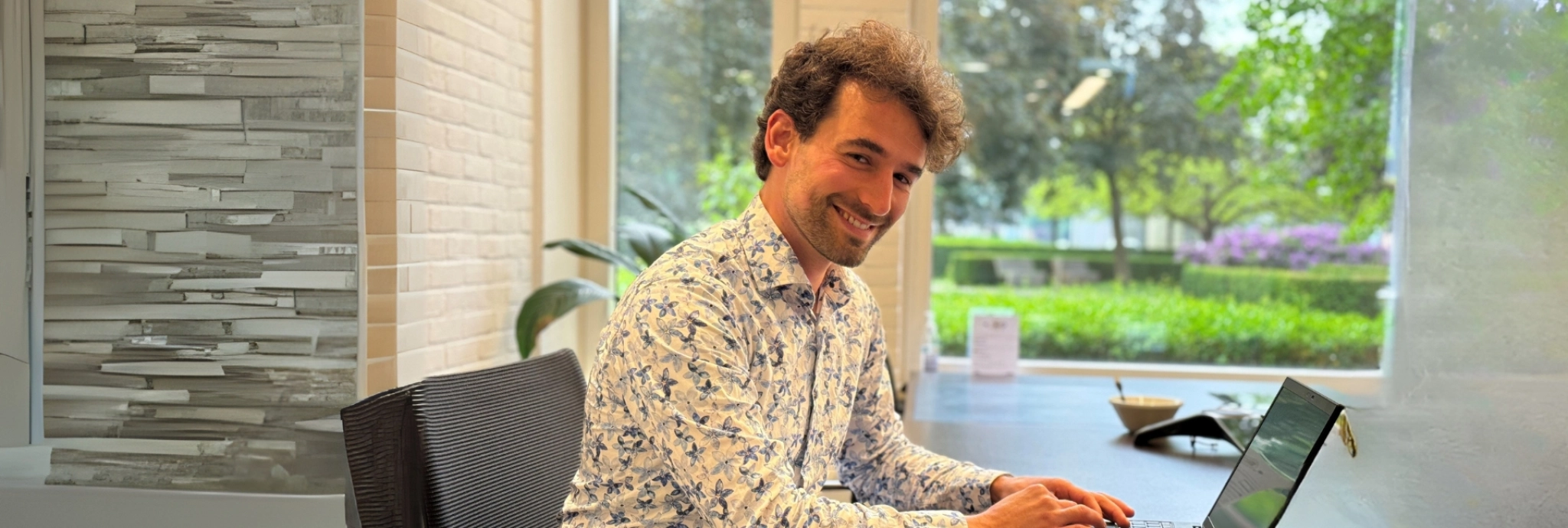 Mikael Bastian 1920x560
